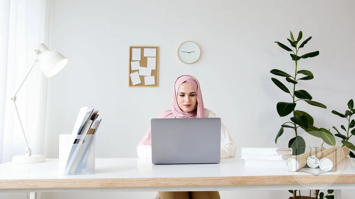 A psychologist managing her patient relationships in a CRM for psychologists from a tidy desk
